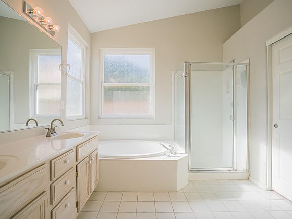 4th image of 3314 N Lakeshore Ct