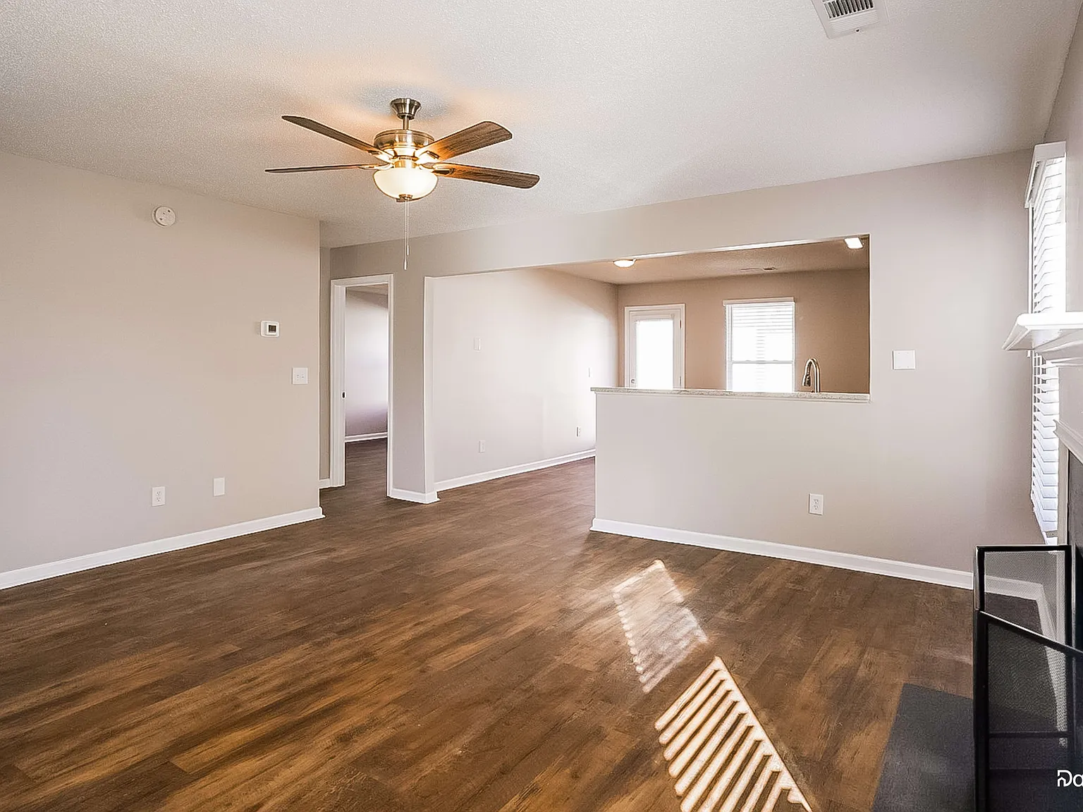 3 bed, 3.0 bath, 2290 sqft, $1,945 — Photo 4