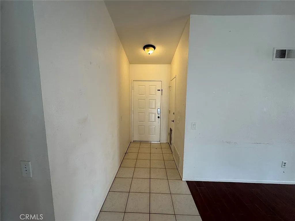 4 bed, 1415 sqft, $2,650 — Photo 2