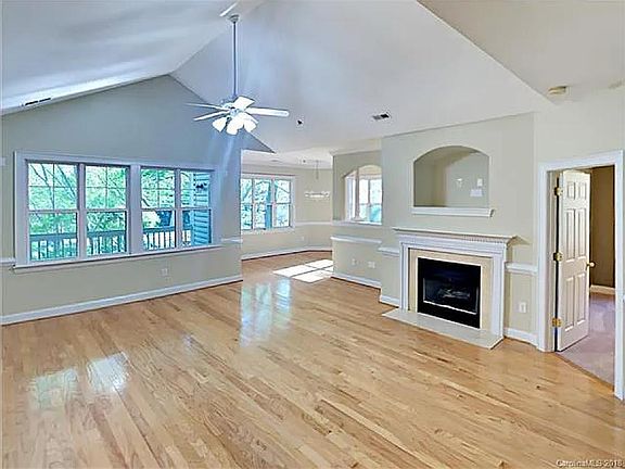 Living room w/ gas fireplace