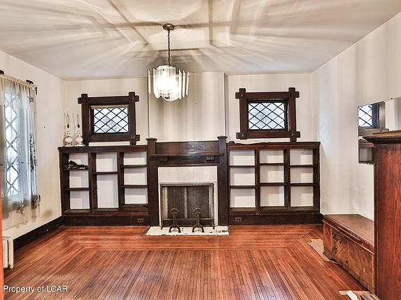 3rd image of 34 Pierce St