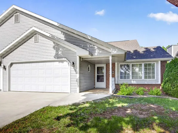 238 Lake Pointe Dr, Oshkosh, WI 54904