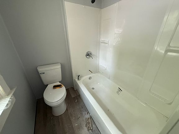 3rd image of 213 Haas St
