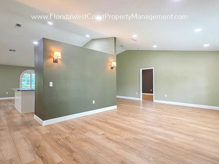 4667 Hamlets Grove Dr — Photo 11