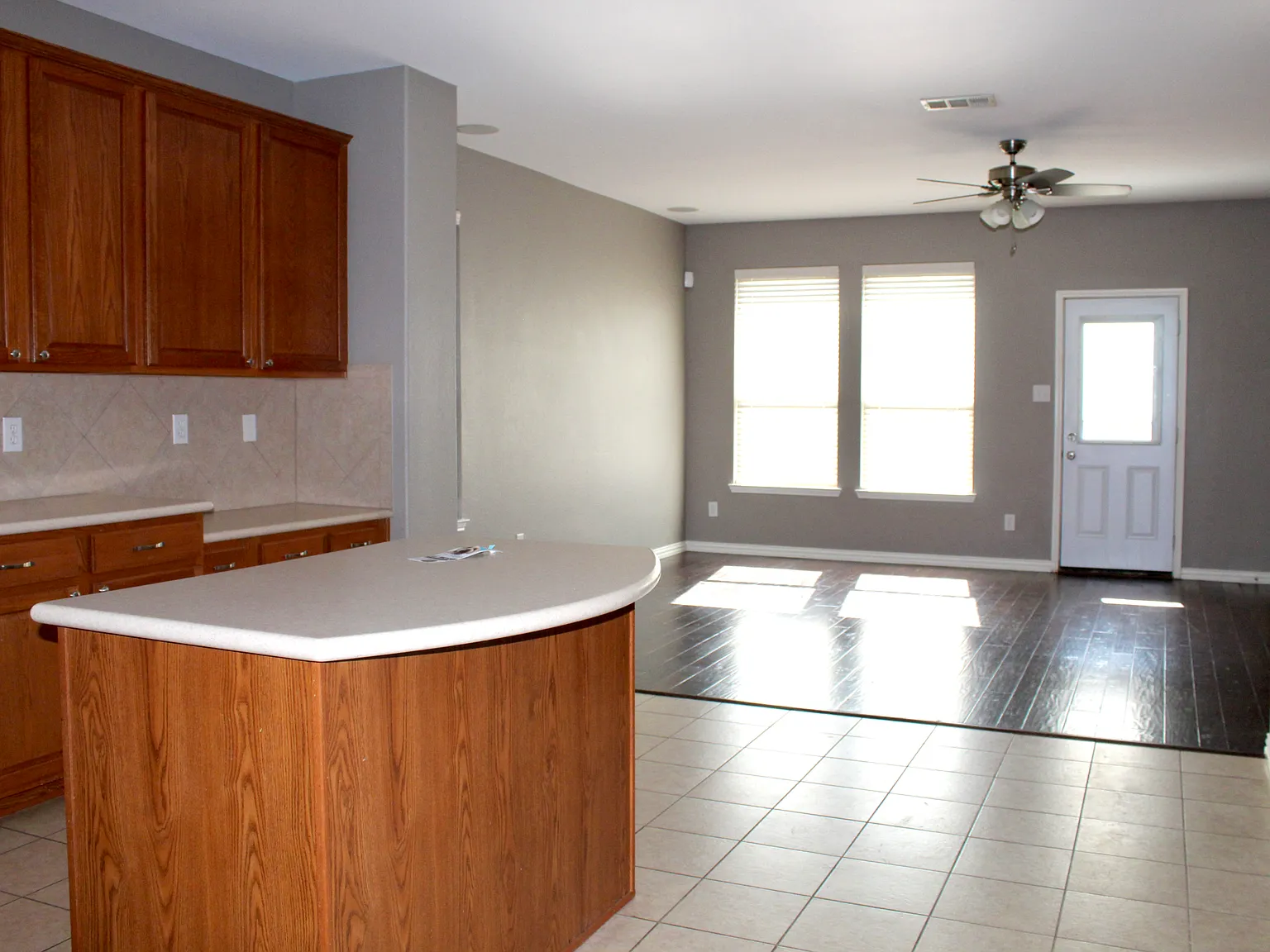 4 bed, 2100 sqft, $2,200 — Photo 3