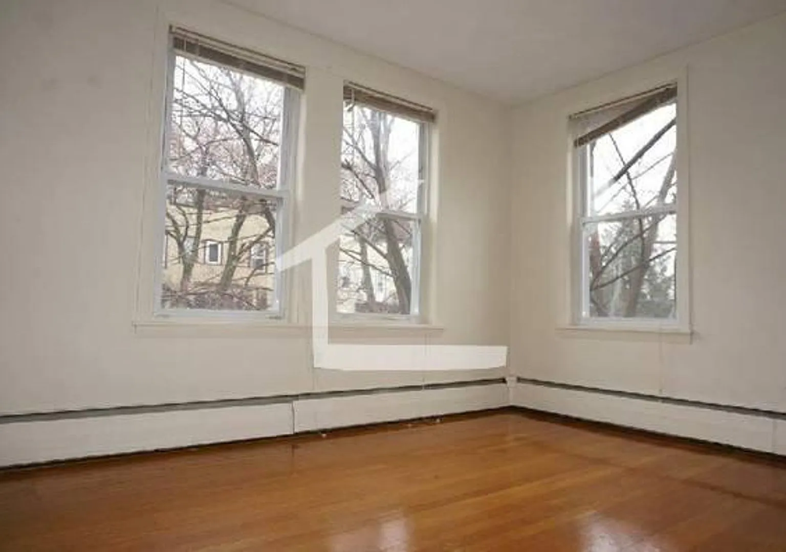 No Brokers Fee, No Security Deposit, Washington Sq. Location. Heat, Hot Water Included, Laundry o... — Photo 1