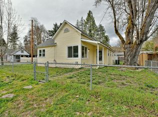1114 NW B St, Grants Pass, OR 97526