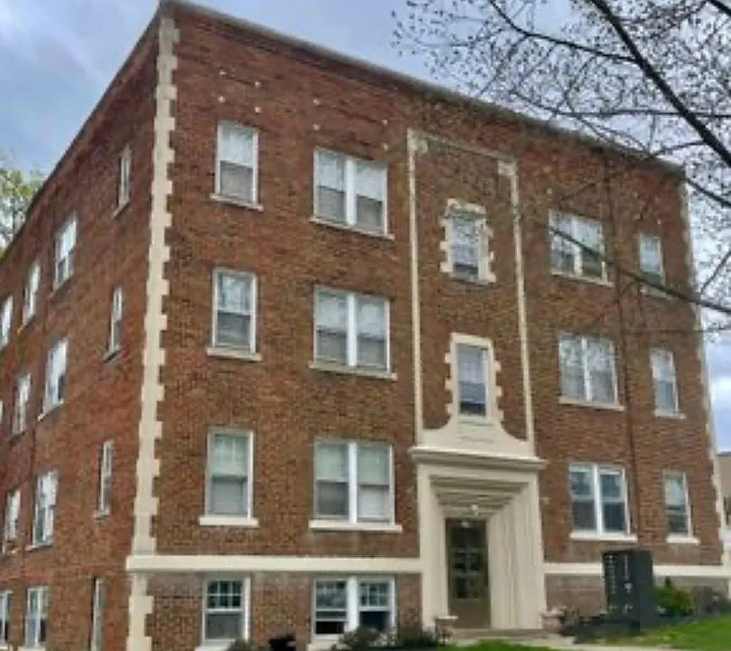 1385 Manor Park Ave