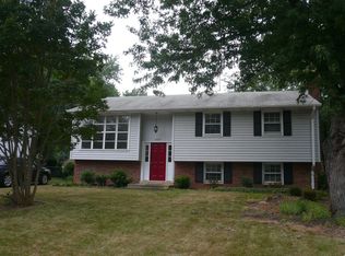 14617 Baugher Dr, Centreville, VA 20120