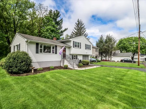 22 Fairview Lane, Naugatuck, CT 06770