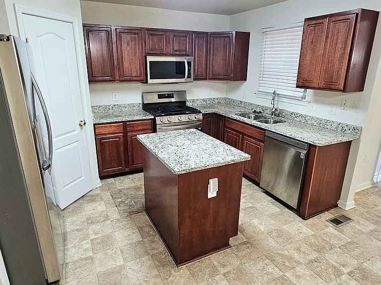 44 Bensmill Ct — Photo 8