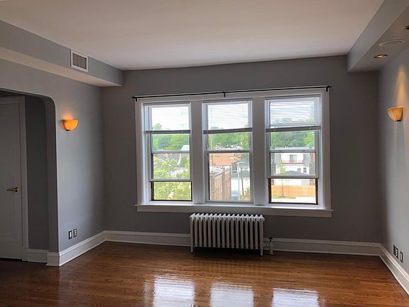 3rd image of 2423 W Pratt Blvd APT 3J