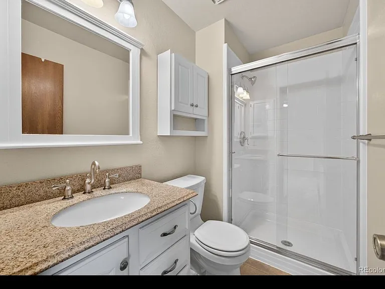 250 Cypress Ln — Photo 9