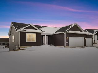 125 Sunbird Ct, Waterloo, IA 50701