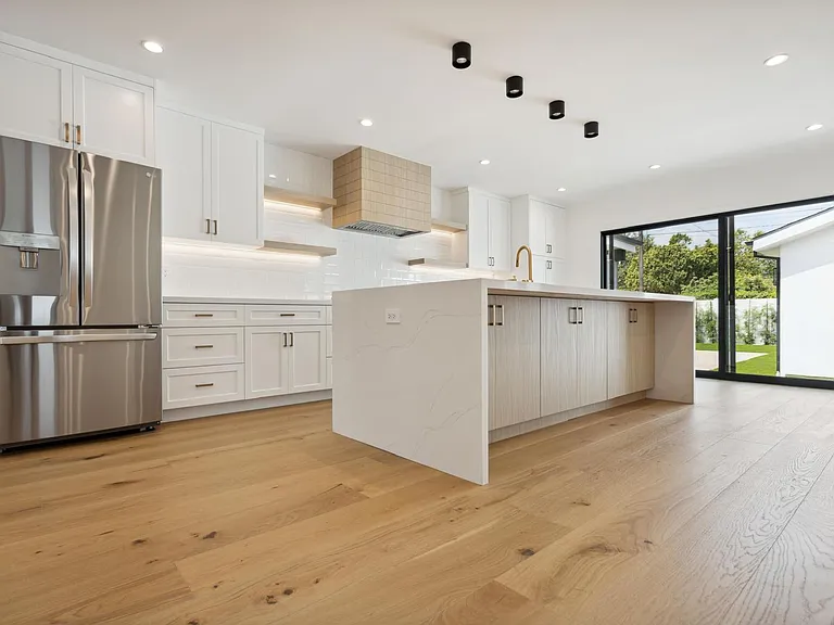 5713 Ranchito Ave — Photo 3
