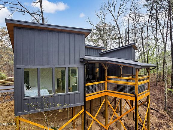 4th image of 1079 Pleasure Rd