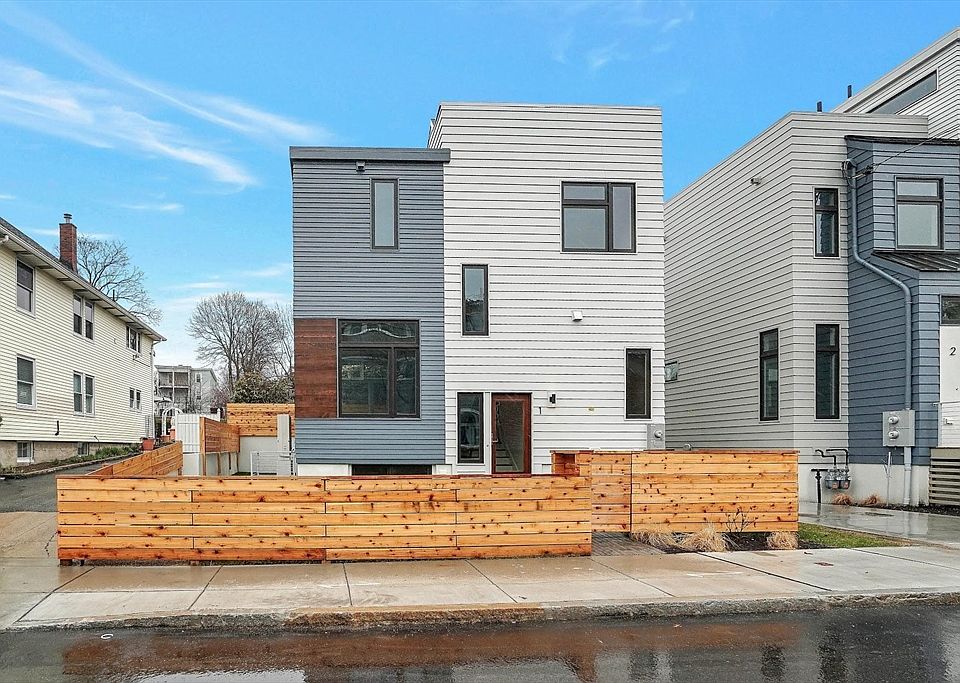 1st image of 297 Concord Ave #1