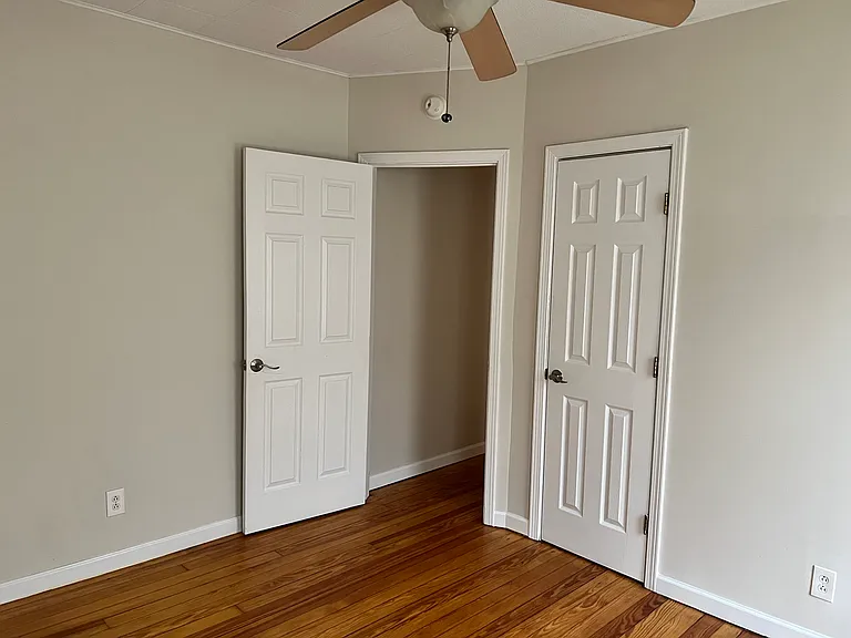 25 Locke St #2 — Photo 23
