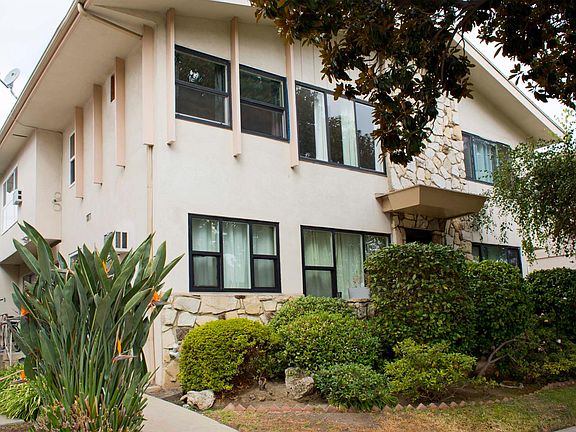 3rd image of 337 S Doheny Dr APT 5