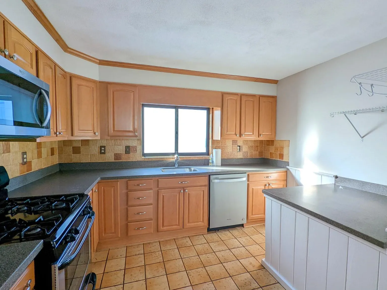 101 Electric Ave — Photo 3