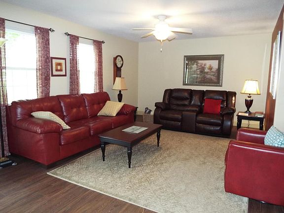 2nd image of 3319 Scarlet Dr