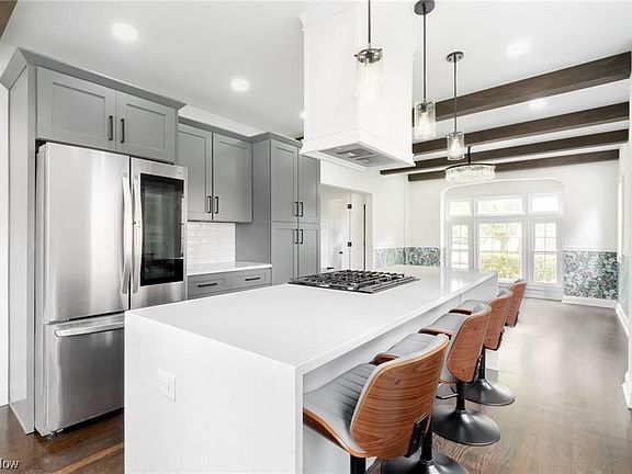 5th image of 18111 Lomond Blvd