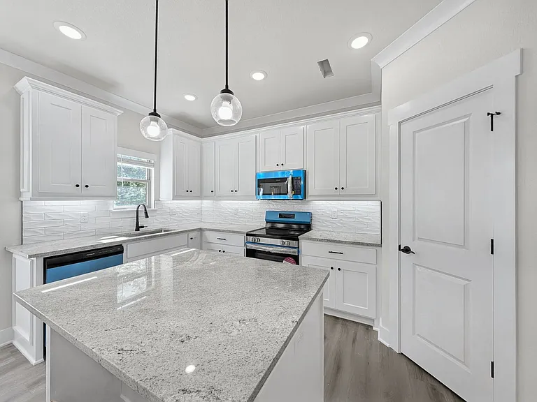 284 Stoneykirk Dr — Photo 2