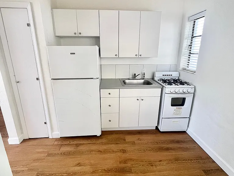 1125 SW 5th St — Photo 4