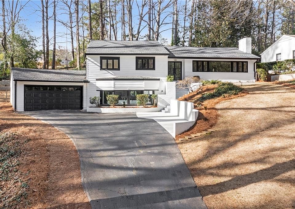 1st image of 2858 Mornington Dr NW