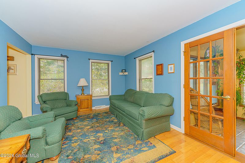 5th image of 6 Seneca Drive