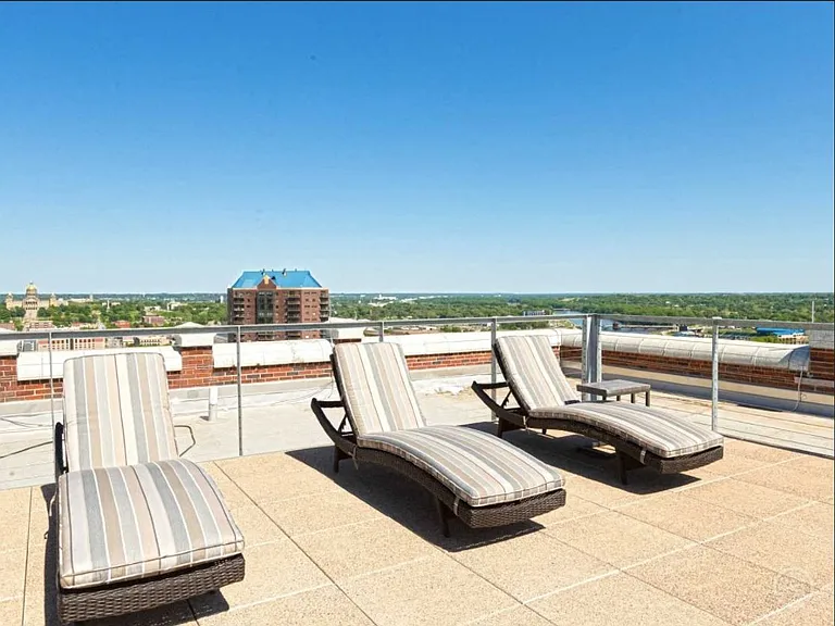 Roof Top Lounge