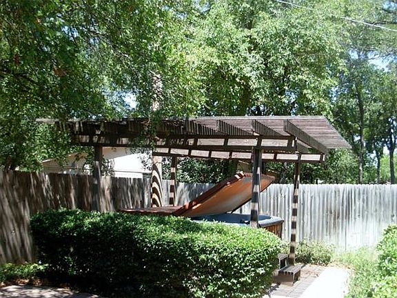 3rd image of 7700 Briarridge Ct
