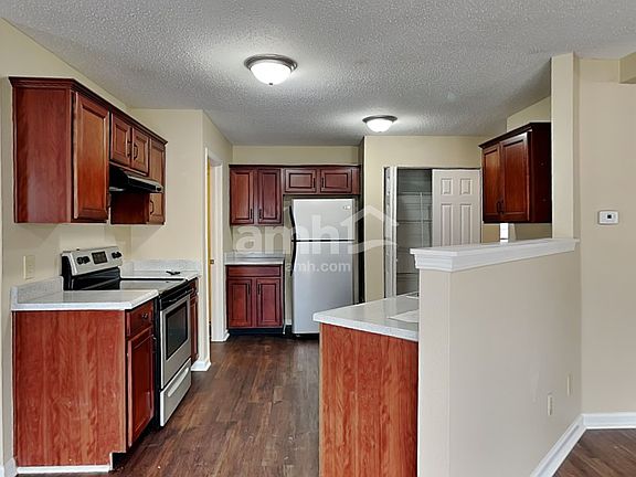 4th image of 933 Balto Dr