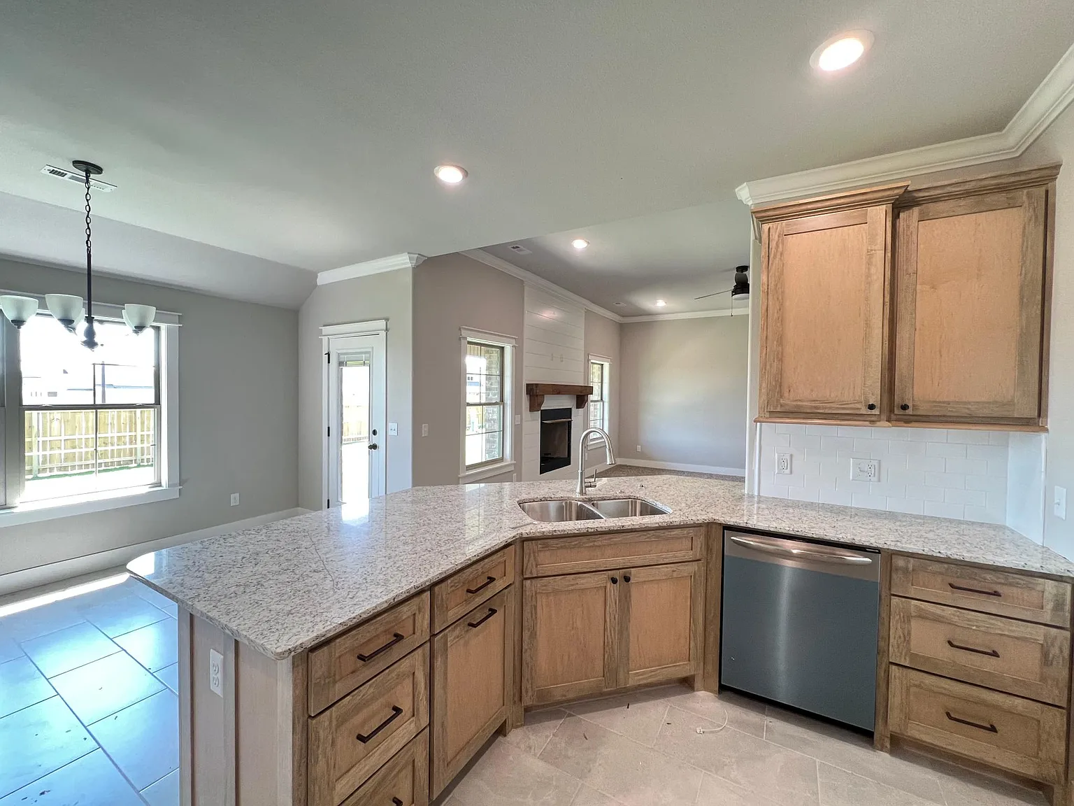 3 bed, 1716 sqft, $1,975 — Photo 4