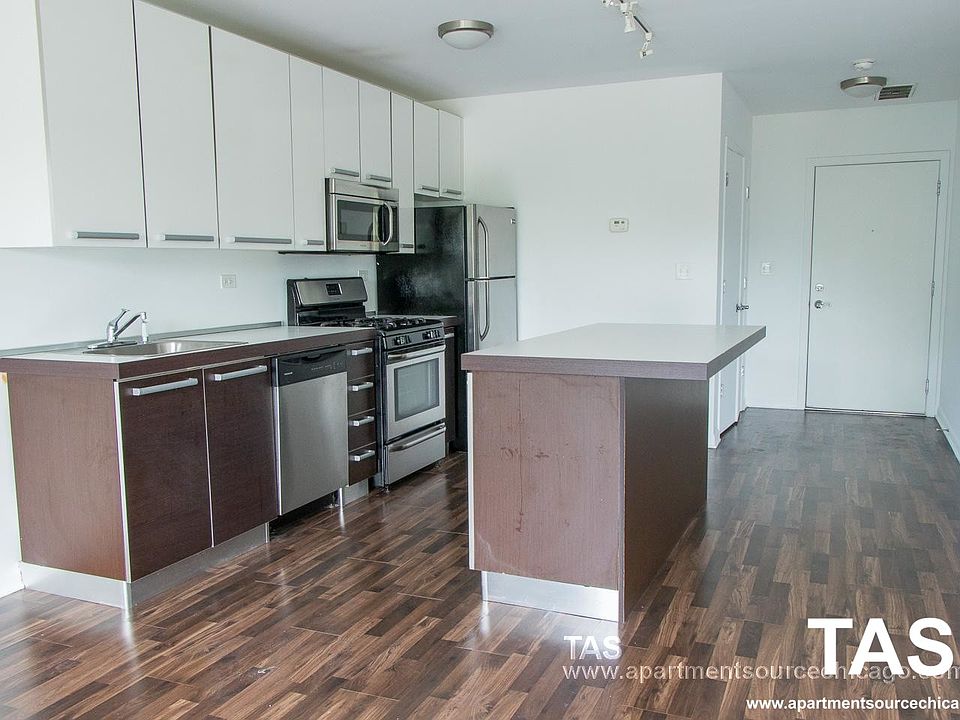 1st image of 1544 W Glenlake Ave APT 4H