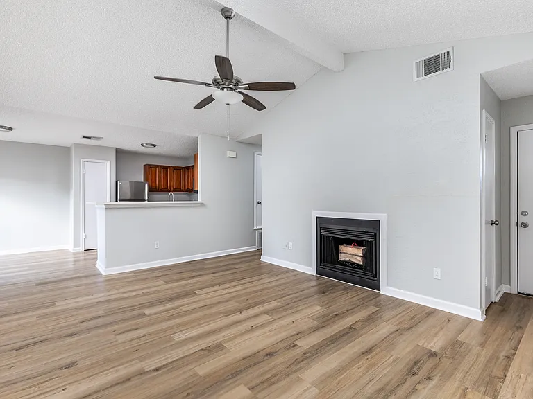 1803 Heatherglen Ln — Photo 26