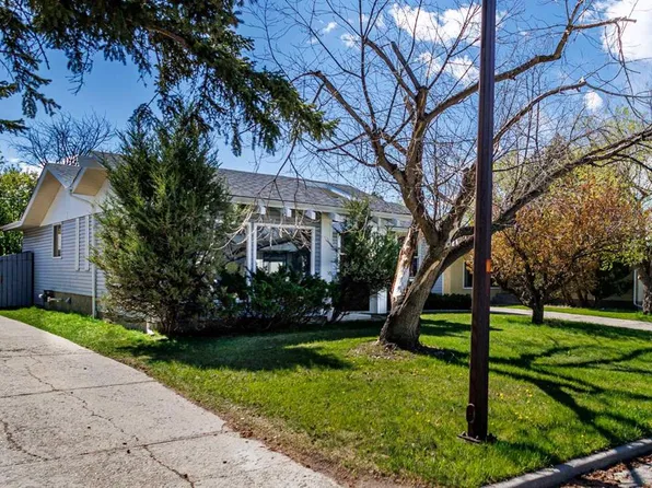 5876 Dalcastle Dr NW, Calgary, AB T3A 2B6