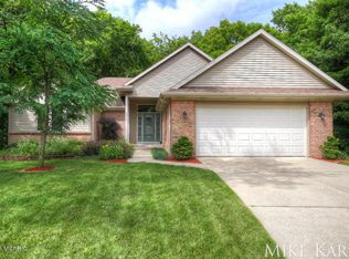 2977 Summercrest Ln, Hudsonville, MI 49426