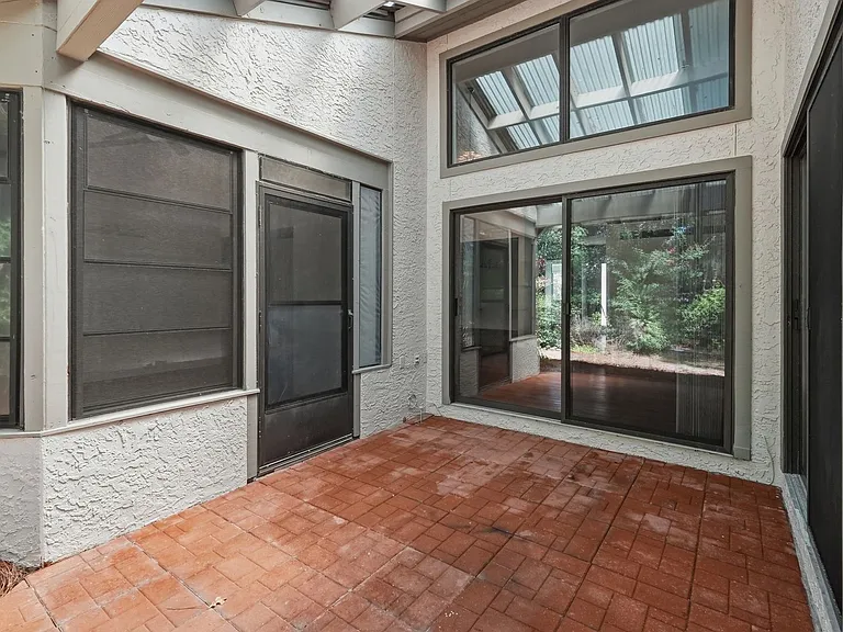 114 Gleneagles Dr — Photo 57