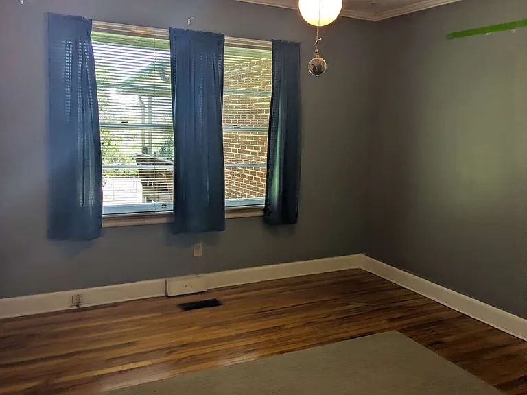 610 W Charlton St — Photo 33