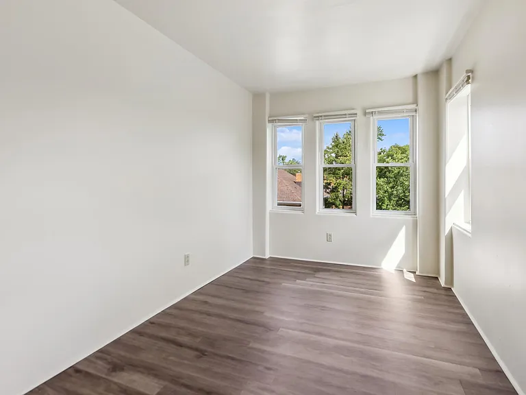 512 S Chicago Ave — Photo 13