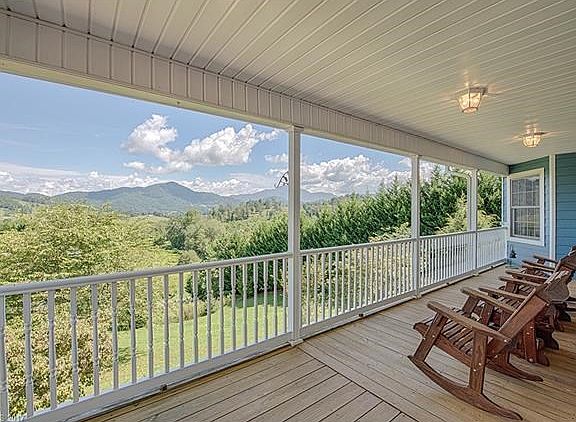 Bring your rocking chairs and enjoy the unmatched beauty.