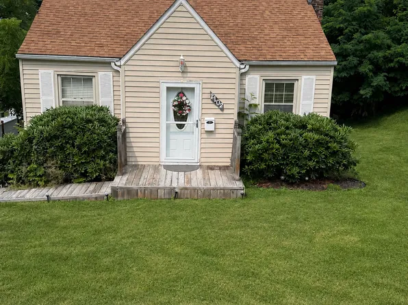 2102 Superior St, Bethel Park, PA 15102