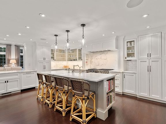 5th image of 48 Scotch Pine Rd
