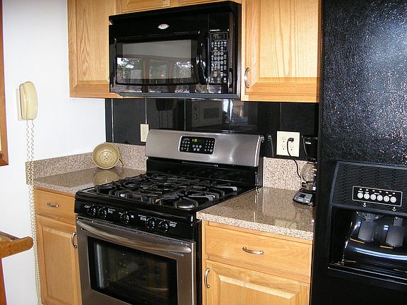 Gas range, cabinets