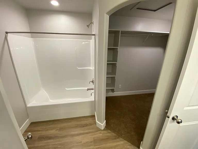 407 N 360 W — Photo 9