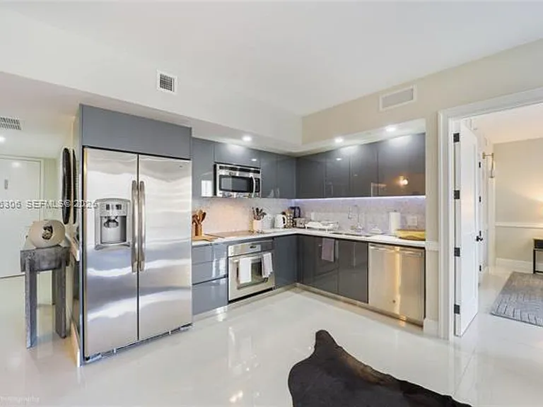 31 SE 6th St #2207 — Photo 4