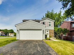 632 Iroquois Trl, Carol Stream, IL 60188