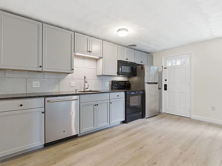 280 Washington St #2 — Photo 3