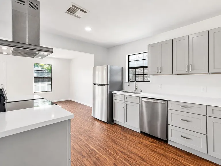 4039 W Walton St — Photo 2